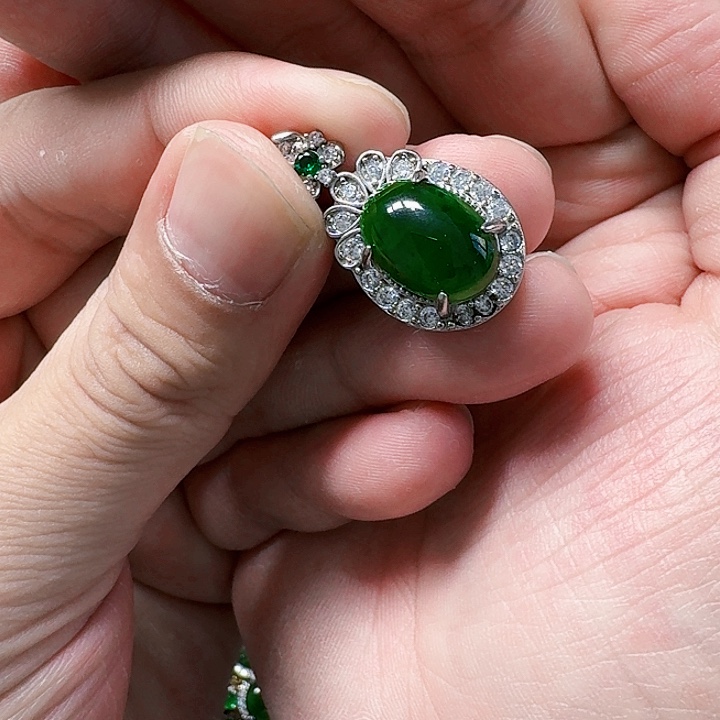 翡翠颈饰未镶嵌?**呓天然A货翡翠放漏