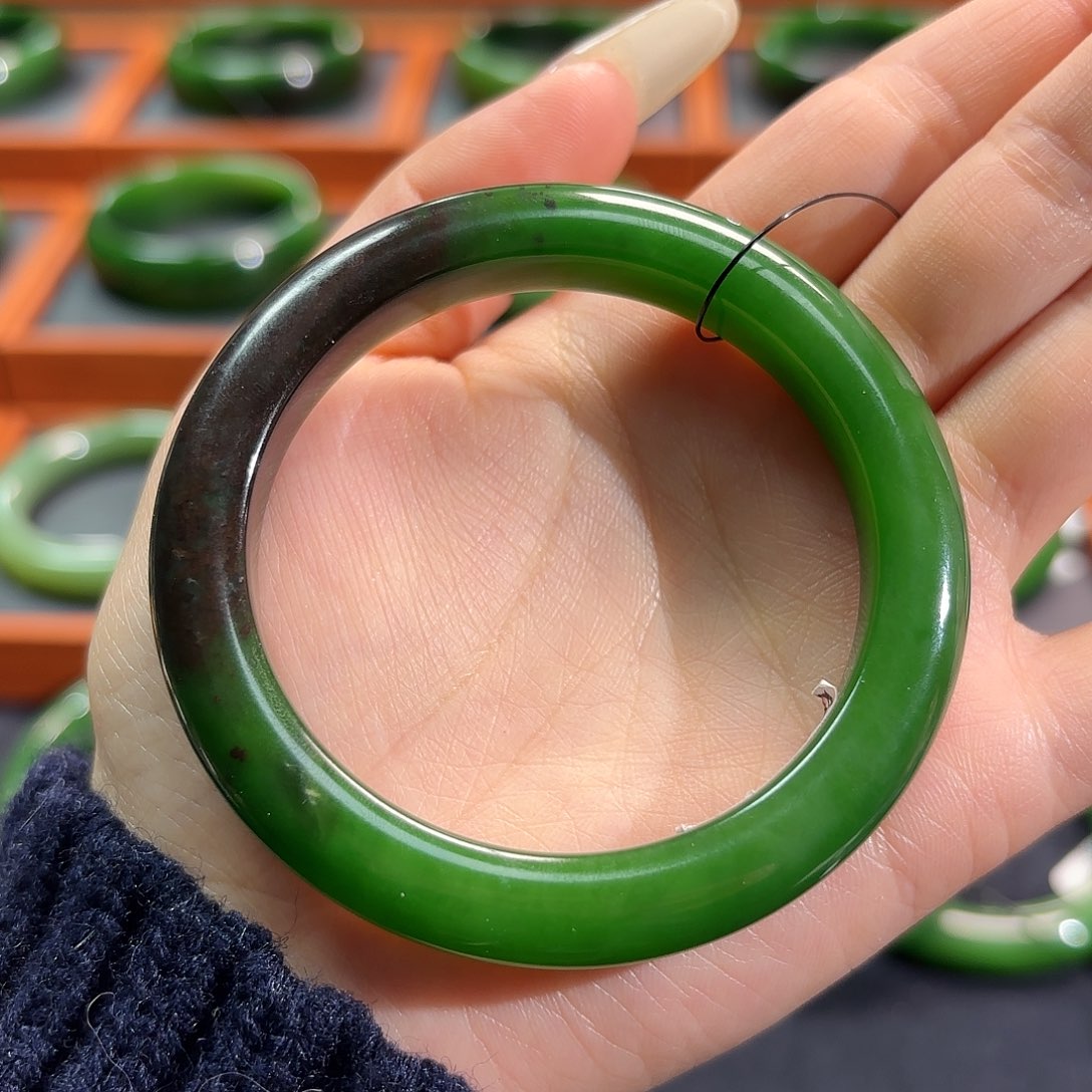 和田玉（碧玉）未镶嵌手镯聚红皮辣阳绿