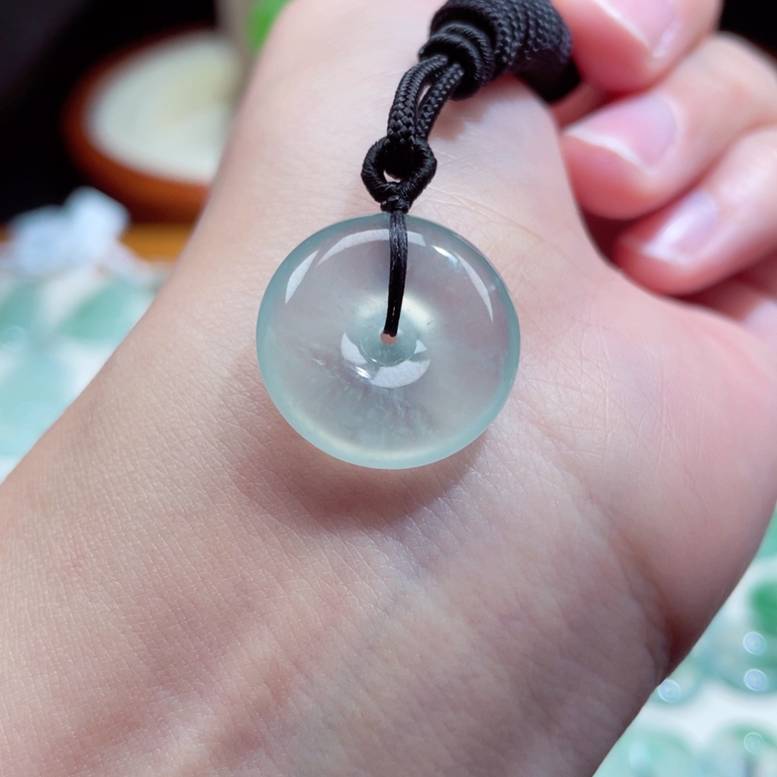 翡翠颈饰未镶嵌扣子