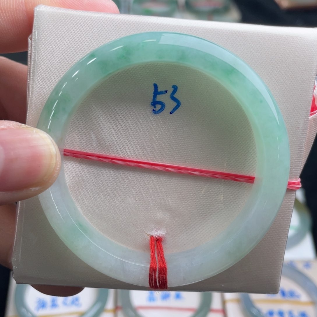 翡翠手镯未镶嵌翡翠手镯