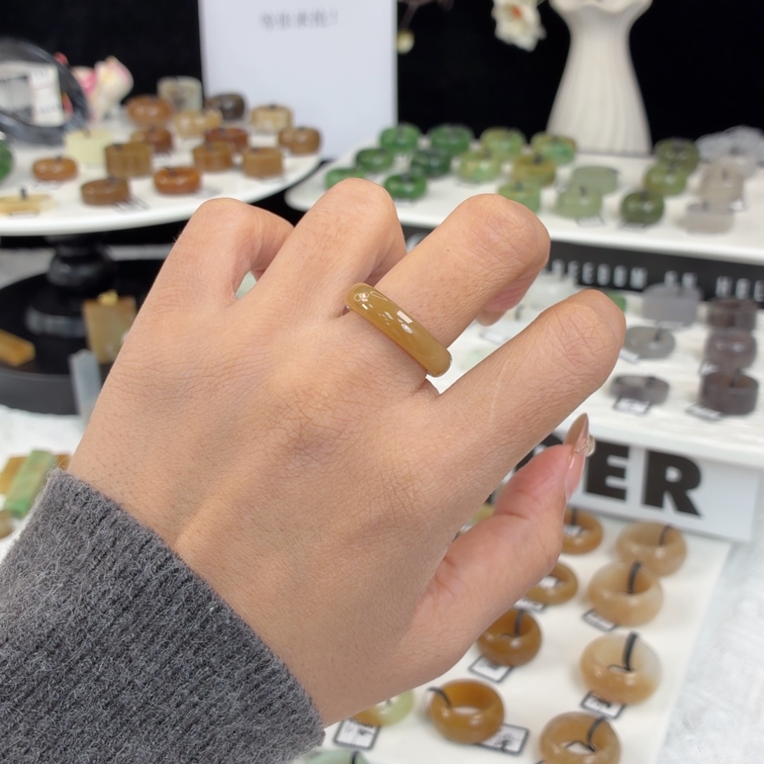 和田玉（糖玉）未镶嵌戒指Q88浅糖圆条17.4不退换