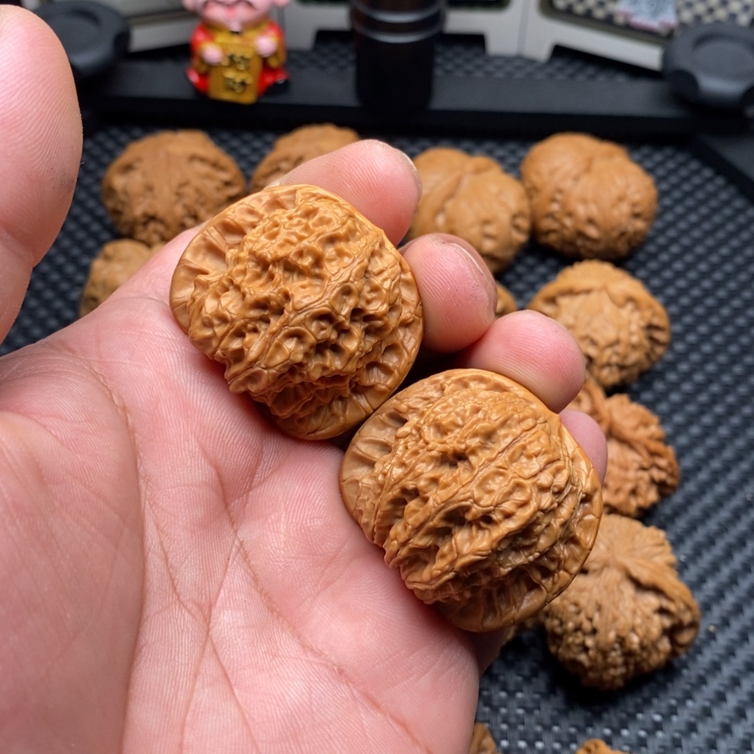 把件文玩核桃血麒麟边41度40尺放漏