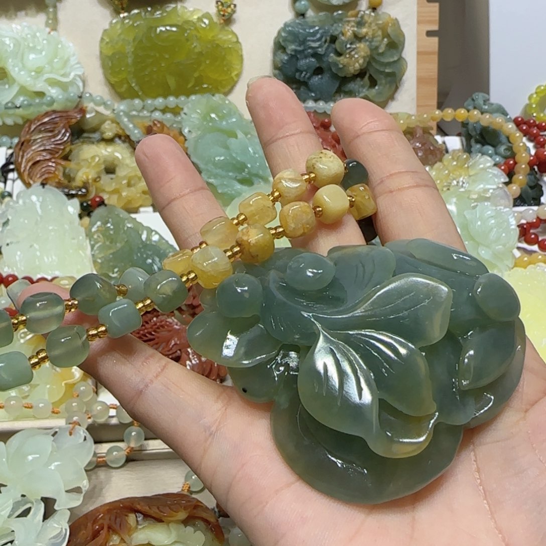 未镶嵌蛇纹石玉吊坠金*玉