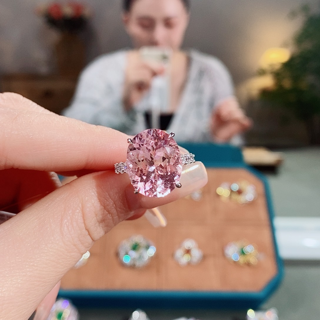 绿柱石（摩根石）戒指18K金镶嵌8.02ct樱花粉吉尔德