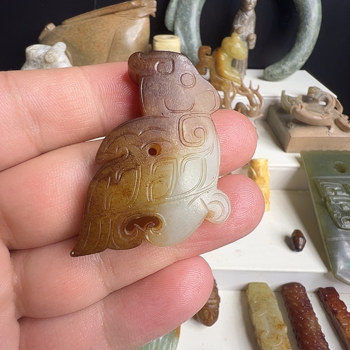 颈饰未镶嵌和田玉京**主