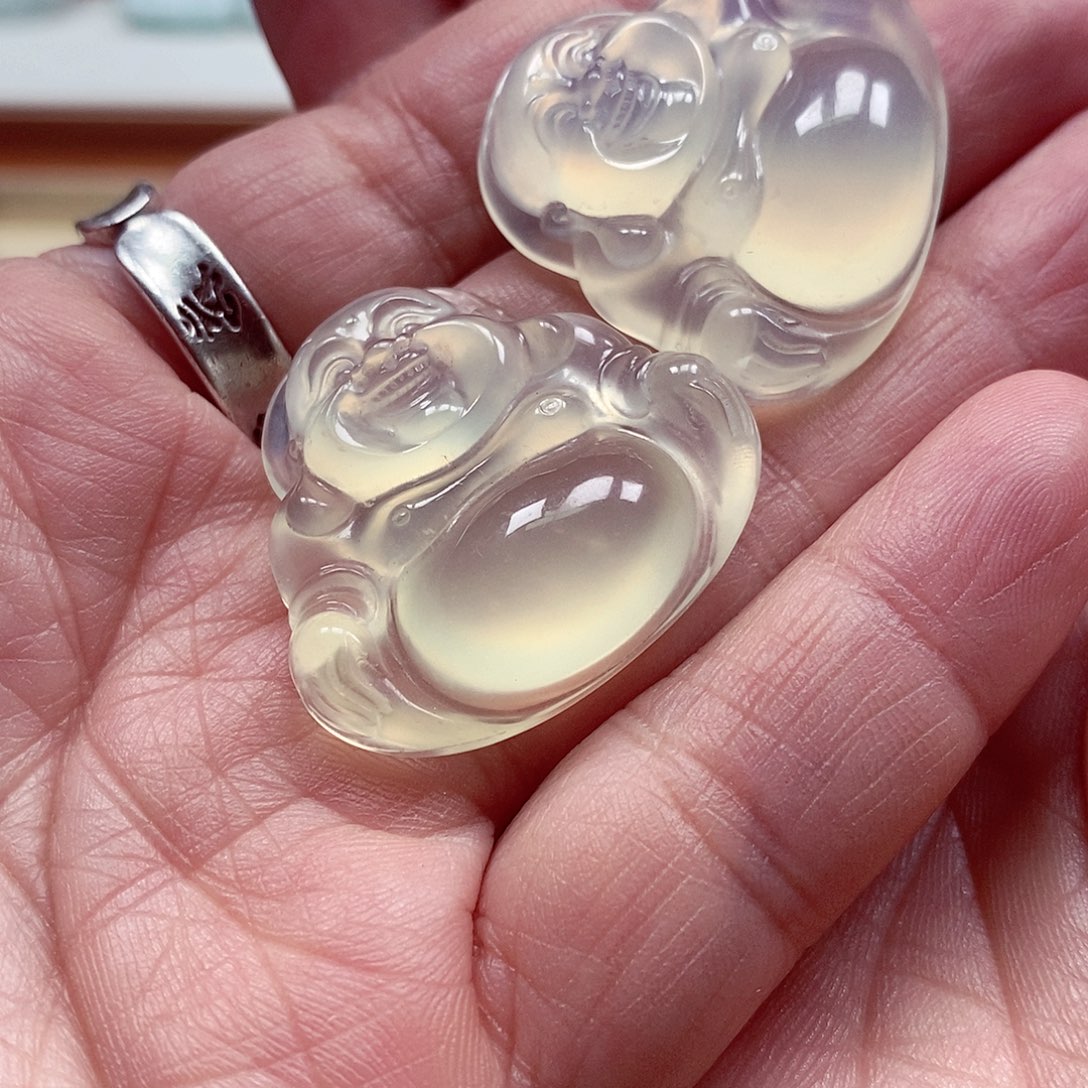 岫玉颈饰未镶嵌佛公