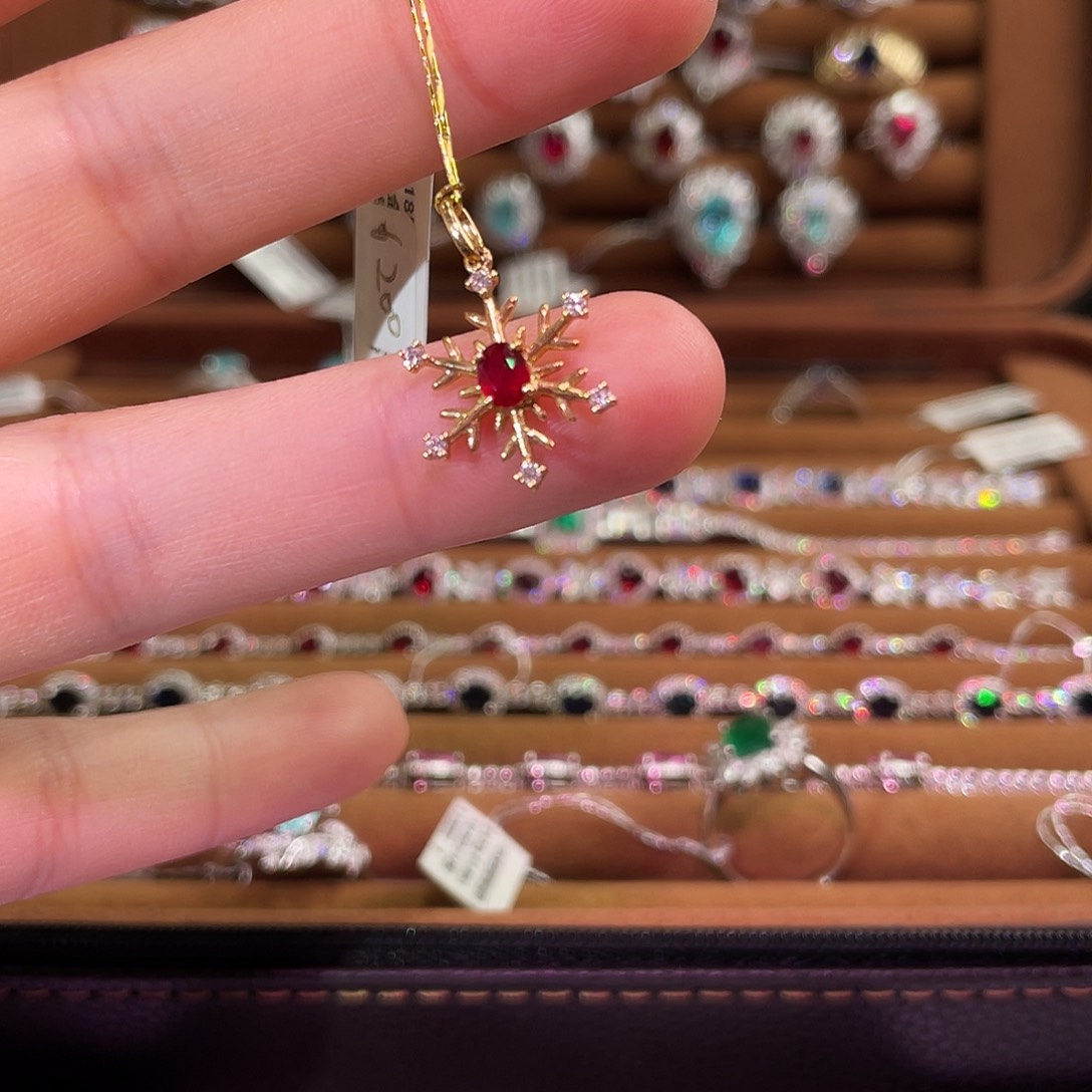 红宝石颈饰18K金镶嵌