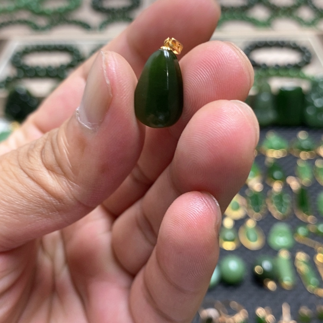 和田玉（碧玉）18K金镶嵌颈饰