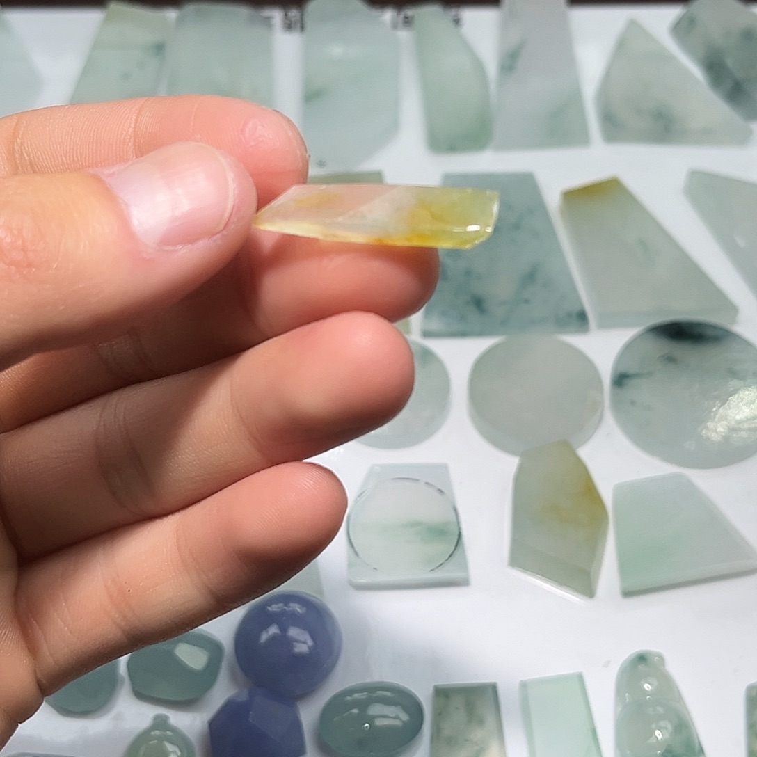 翡翠未镶嵌颈饰5699