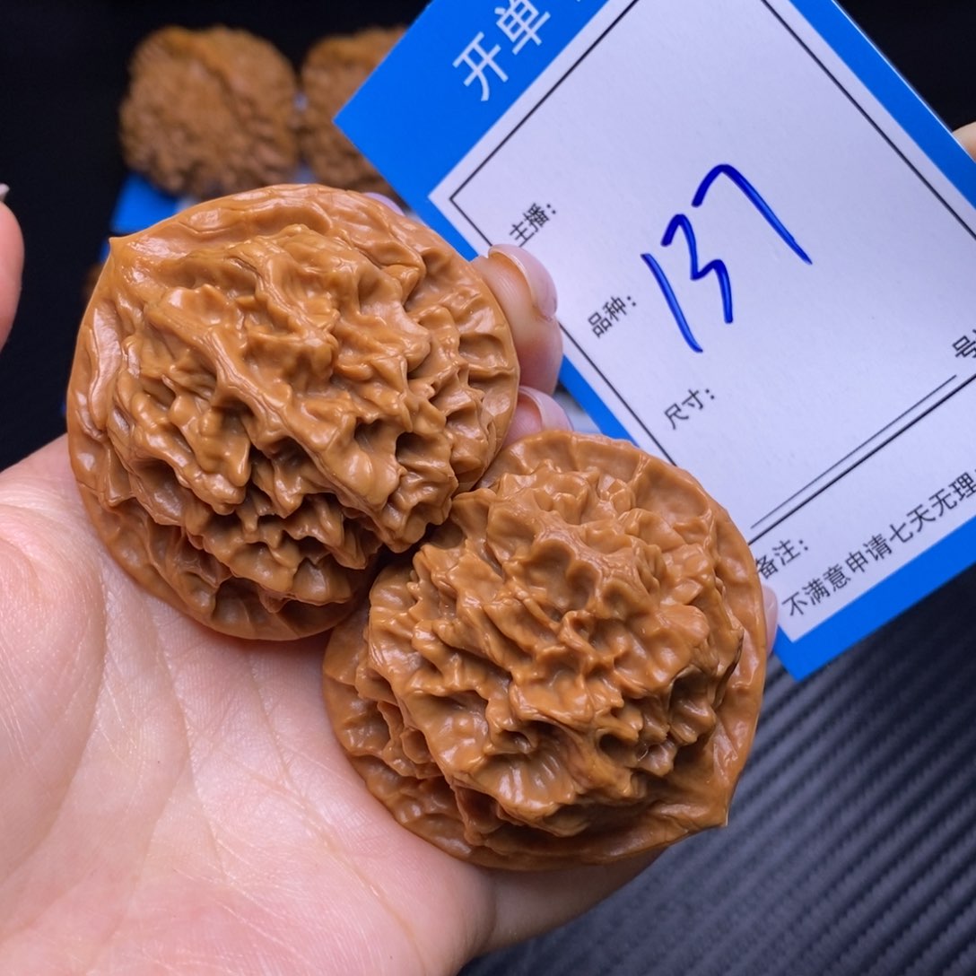 文玩核桃把件4.9帝王狮子头137