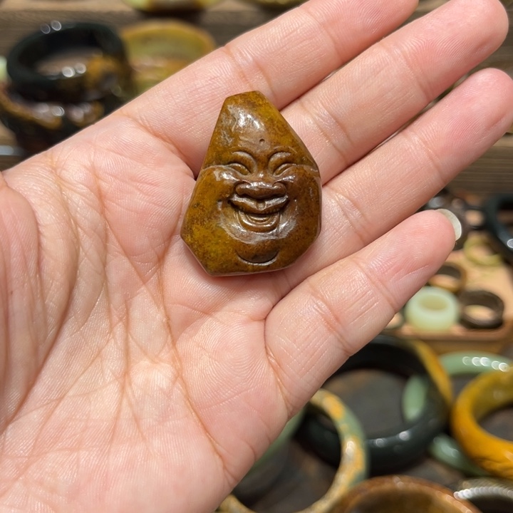 果***e岫岩河磨玉（透闪石质玉）未镶嵌手镯