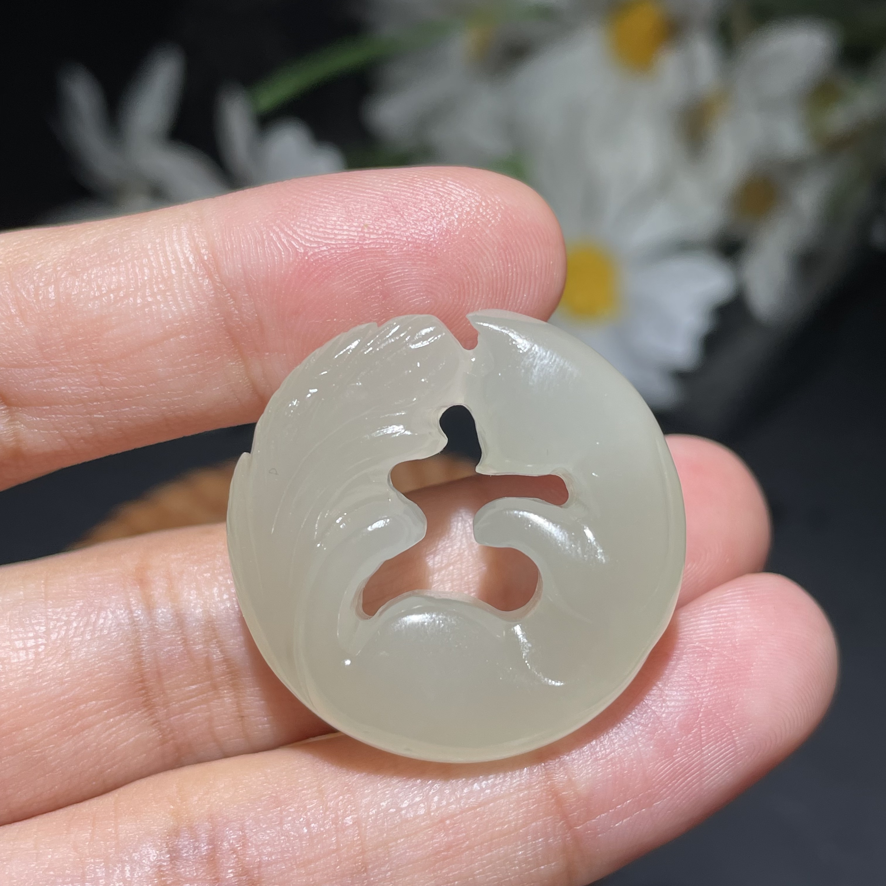 天然和田玉冰白九尾狐圆形挂件9.9克28-8.6克