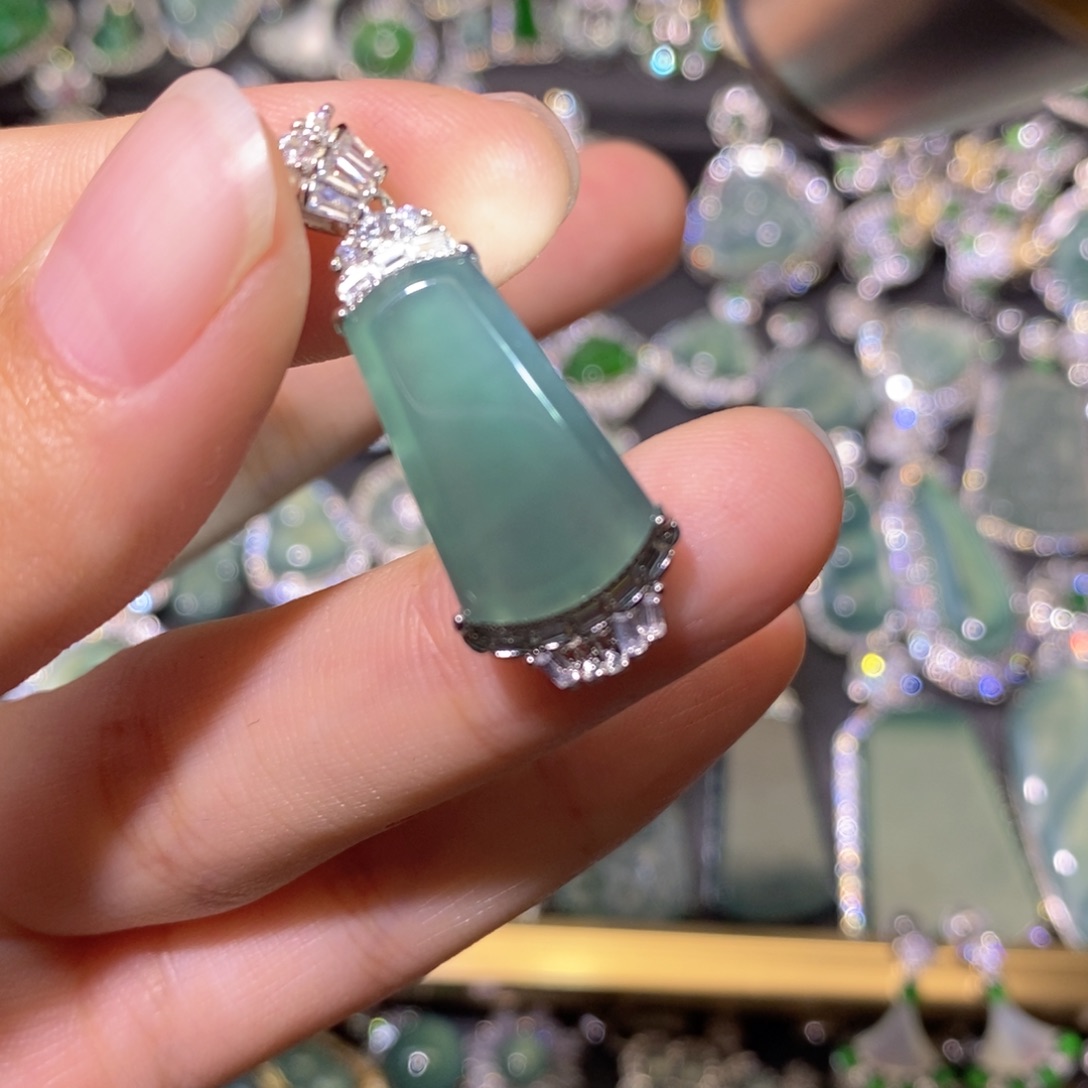 翡翠未镶嵌颈饰天然