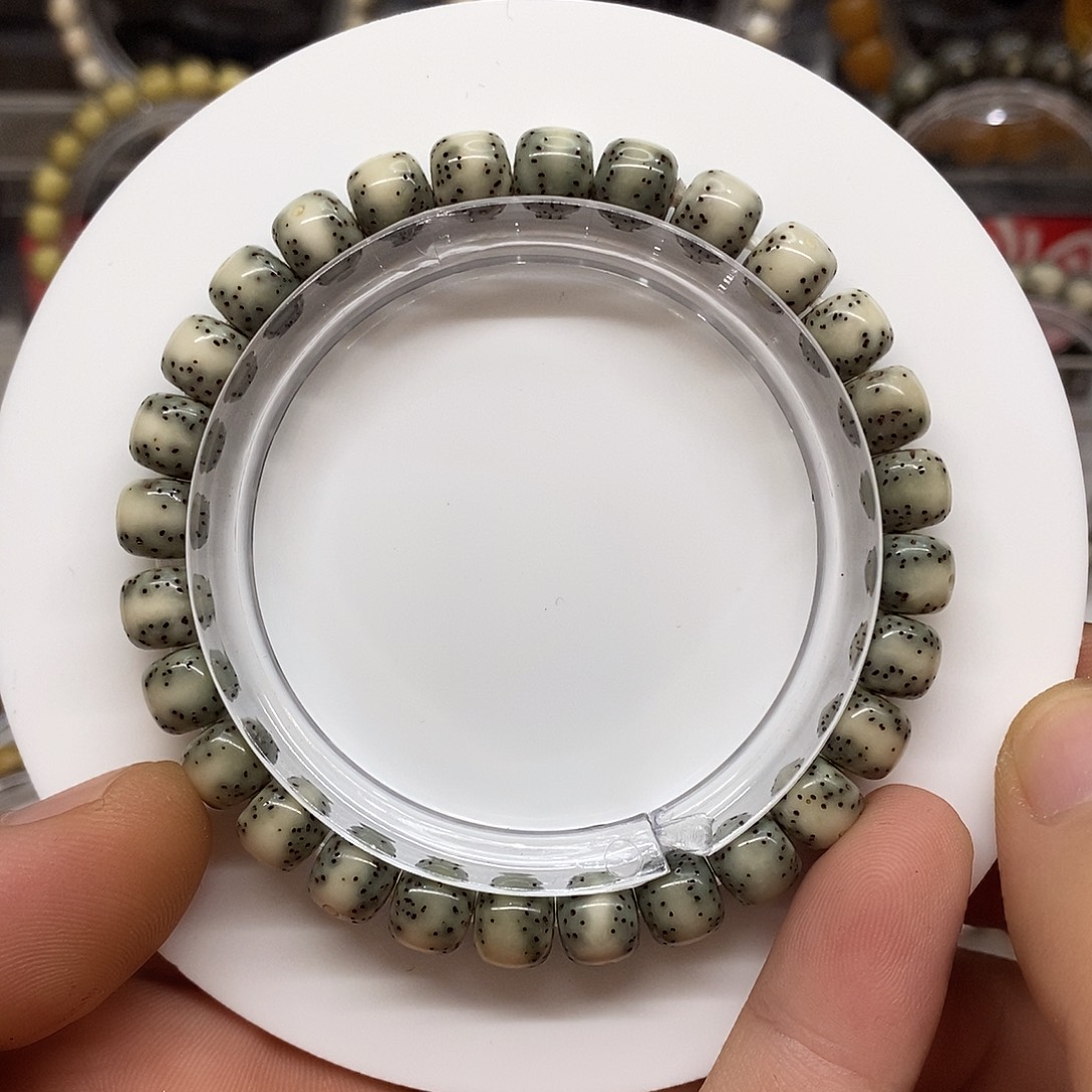 吊坠星月菩提绿包白一线天8x7