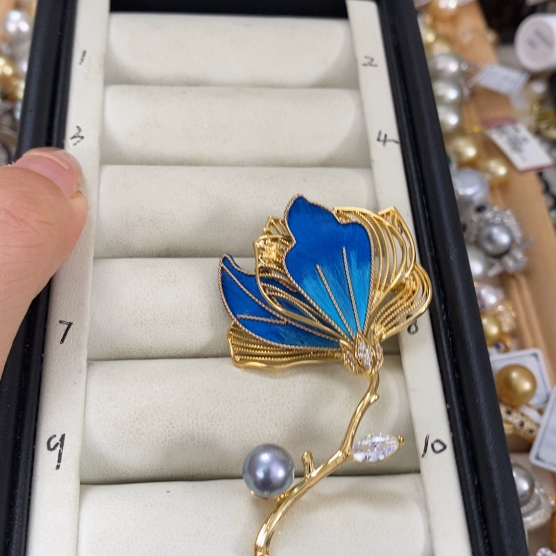 合金胸饰海水珍珠
