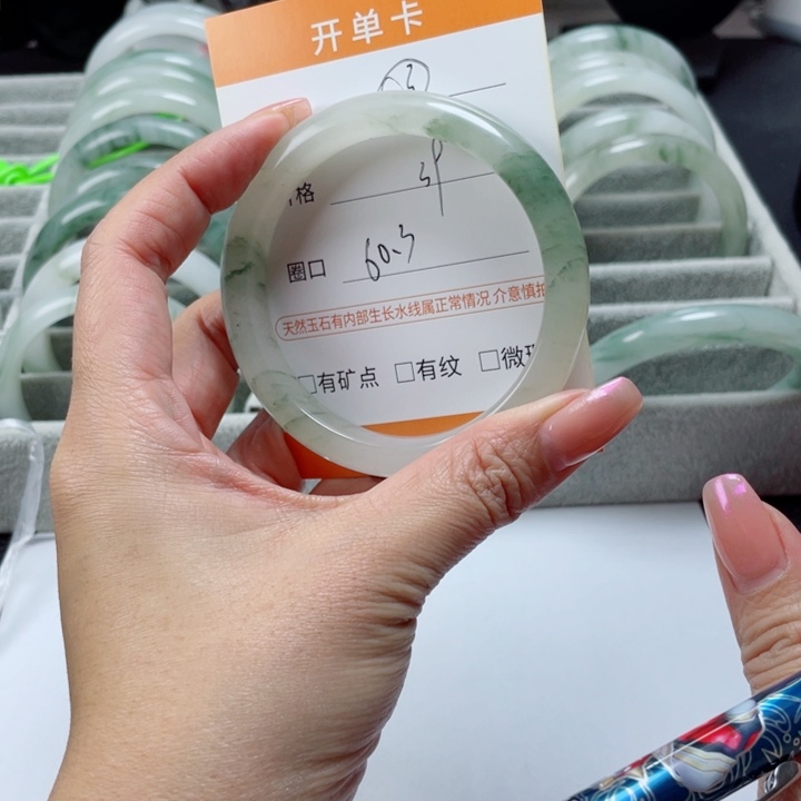 石英质玉手镯未镶嵌