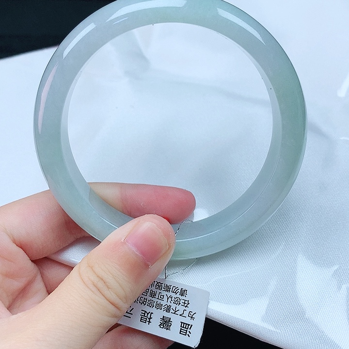 翡翠手镯未镶嵌56圈