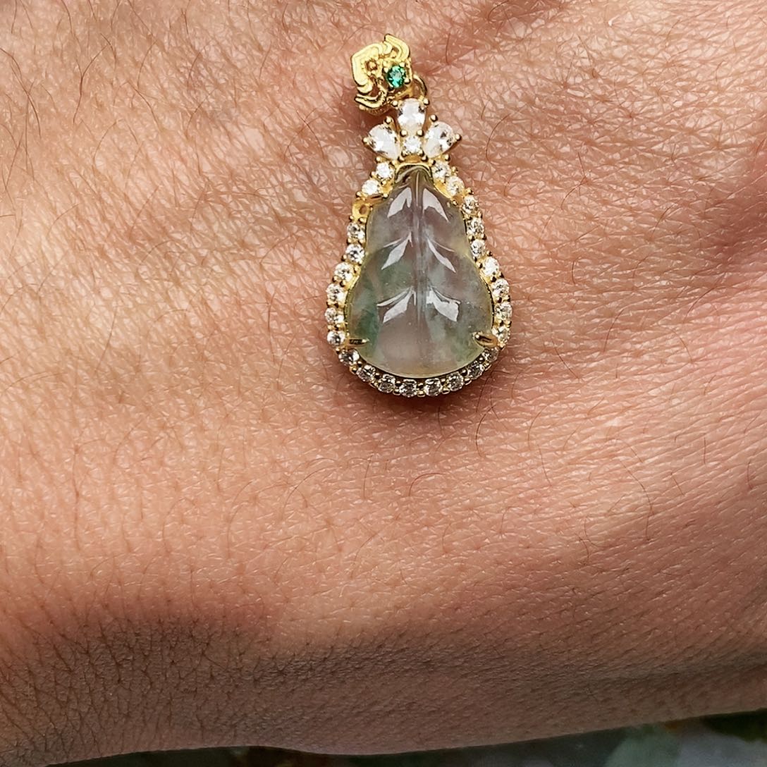 翡翠颈饰银S925镶嵌小**?叶子