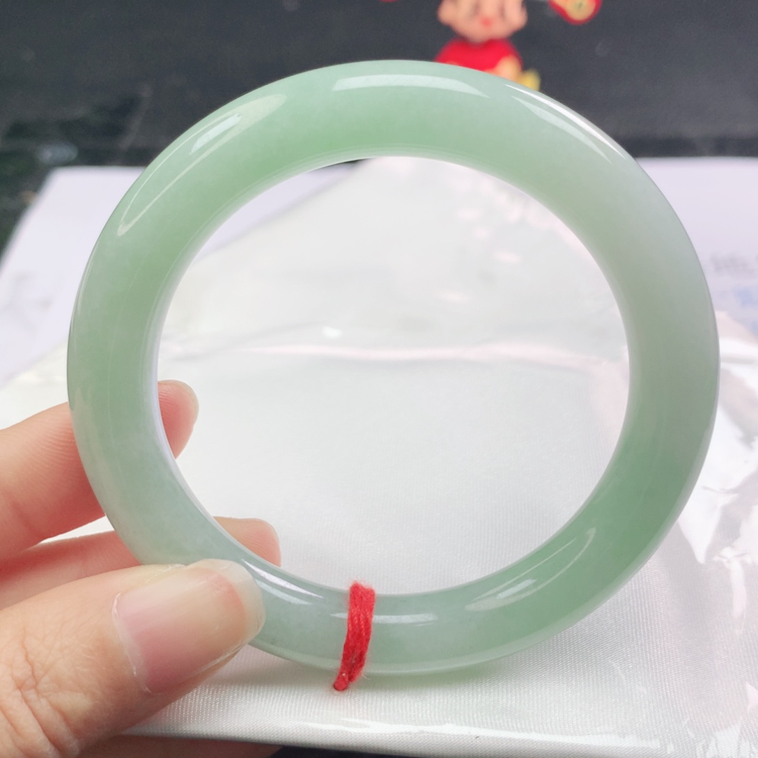 翡翠未镶嵌手镯（圆镯）