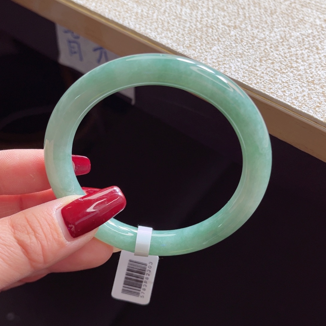 翡翠手镯未镶嵌手镯