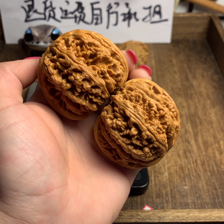 文玩核桃吊坠艾**克粗筋