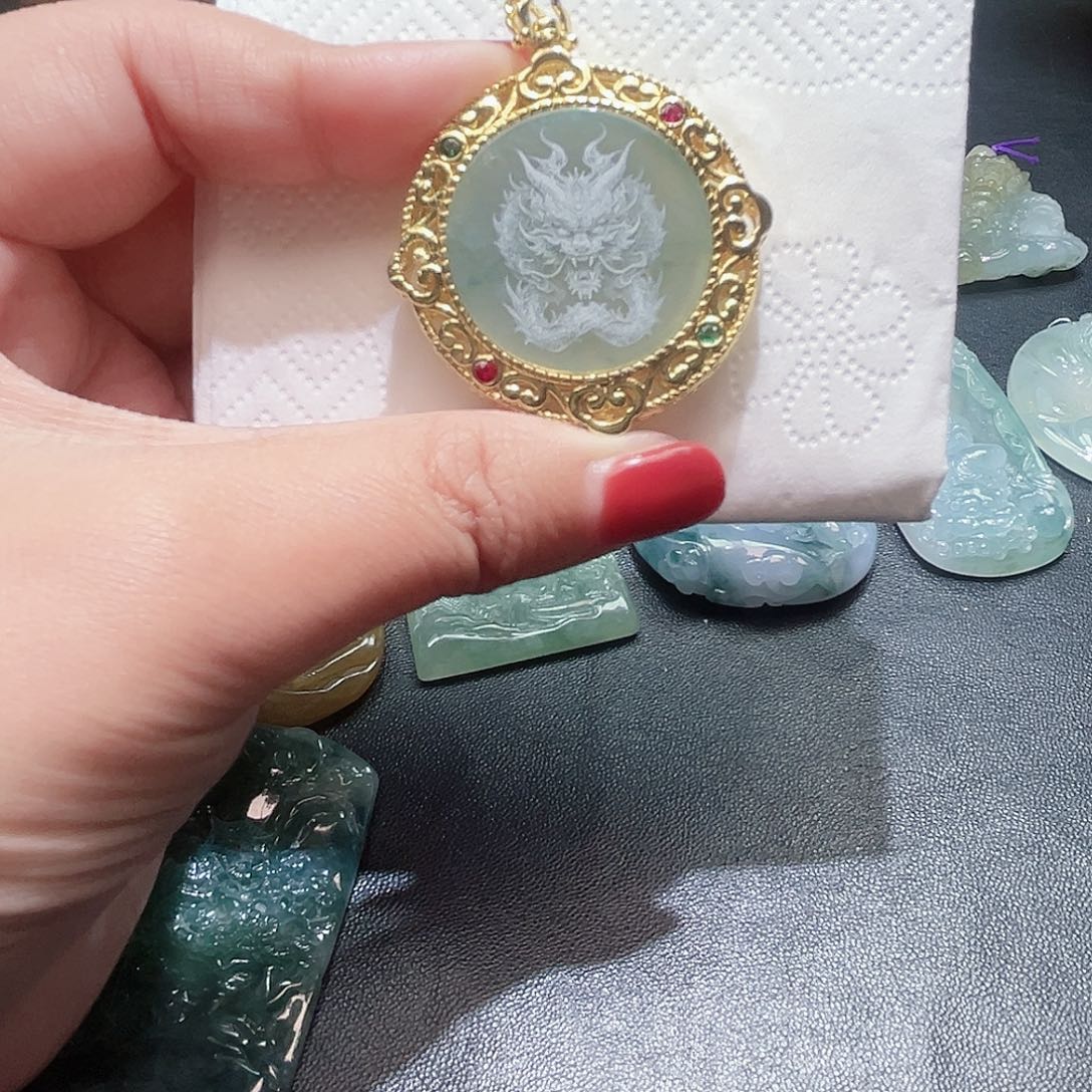 翡翠未镶嵌颈饰吊坠