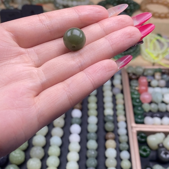 未镶嵌和田玉（糖玉）珠宝半成品