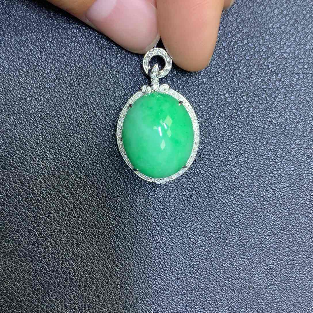 翡翠颈饰18K金镶嵌翡翠