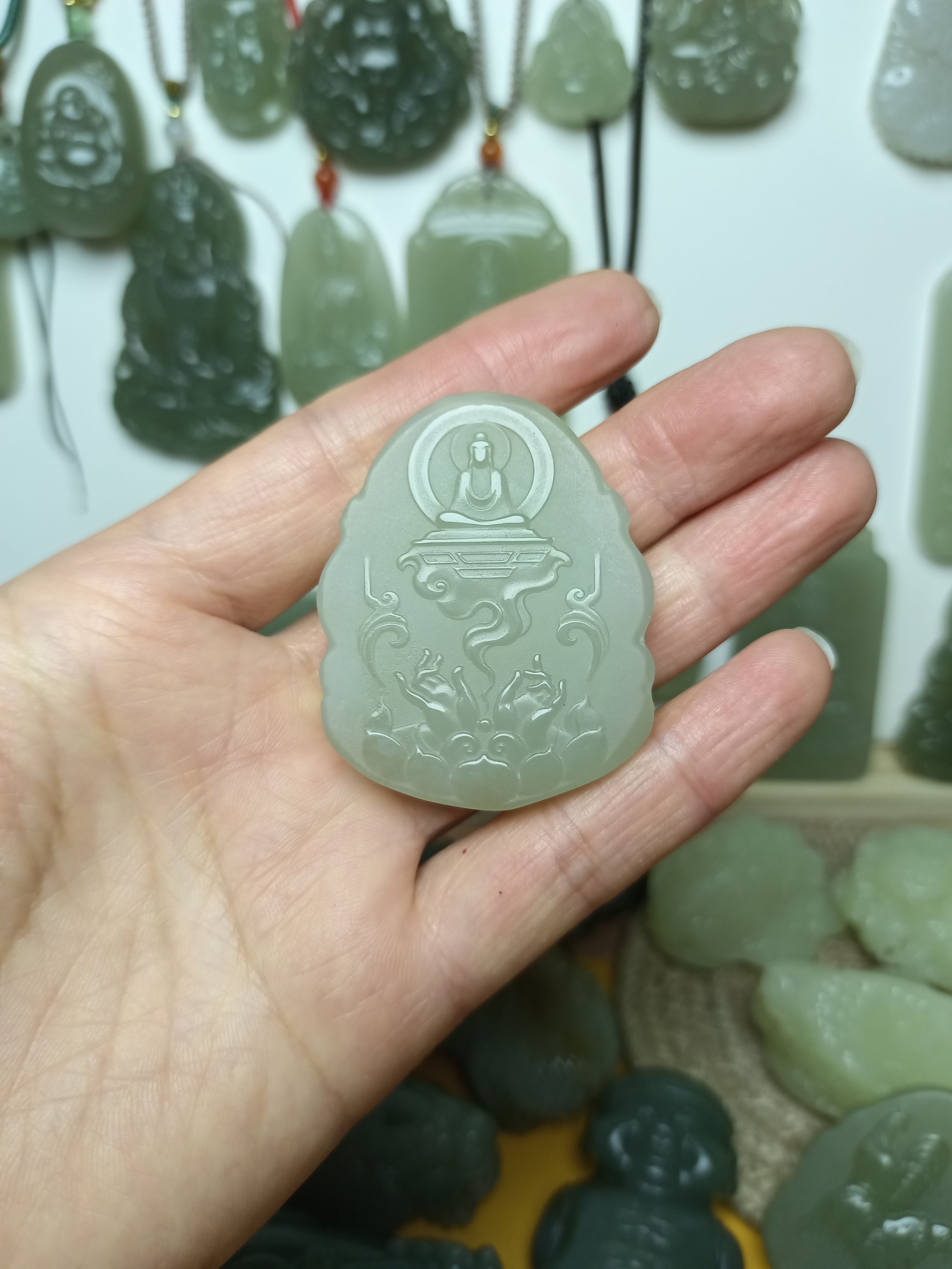 精品时尚和田玉吊牌