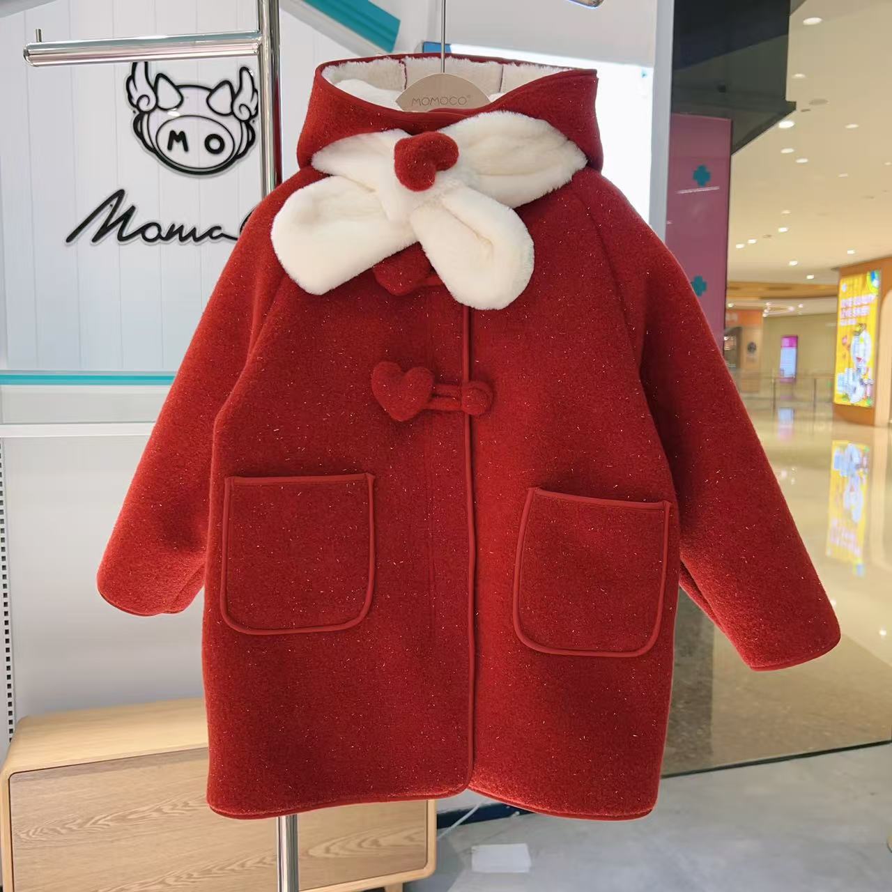 MOMOCO女童冬季时尚韩版新款加绒爱心围巾红色大衣77880126003