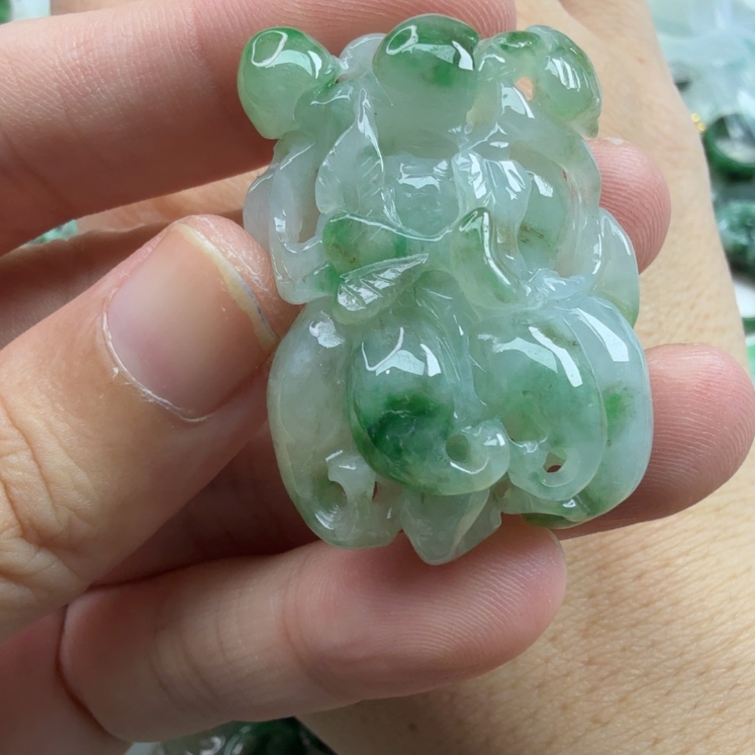 翡翠未镶嵌颈饰288