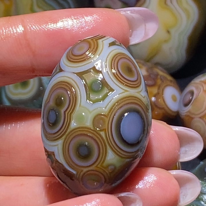 清***浅玛瑙/玉髓未镶嵌珠宝奇石