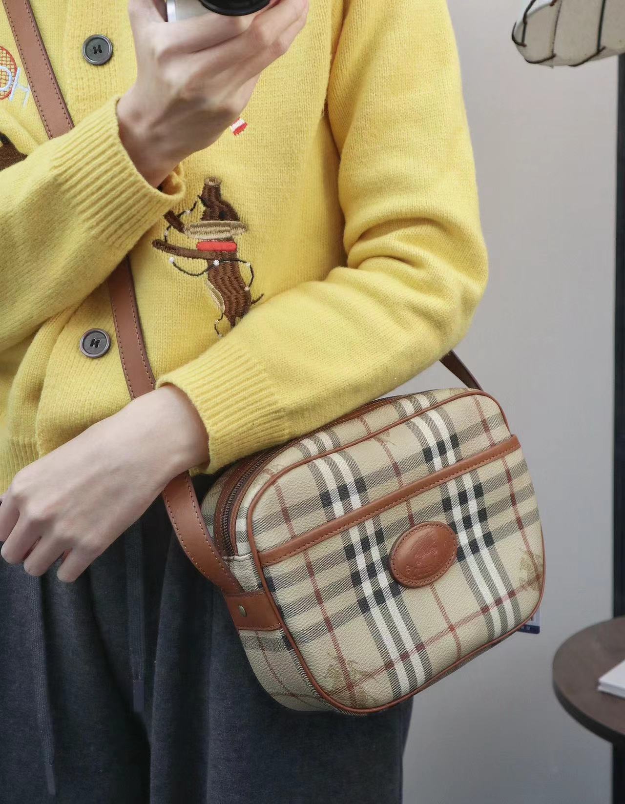 95新 BURBERRY/博柏利 战马格纹邮差斜挎包单肩包/秋境中古 1186