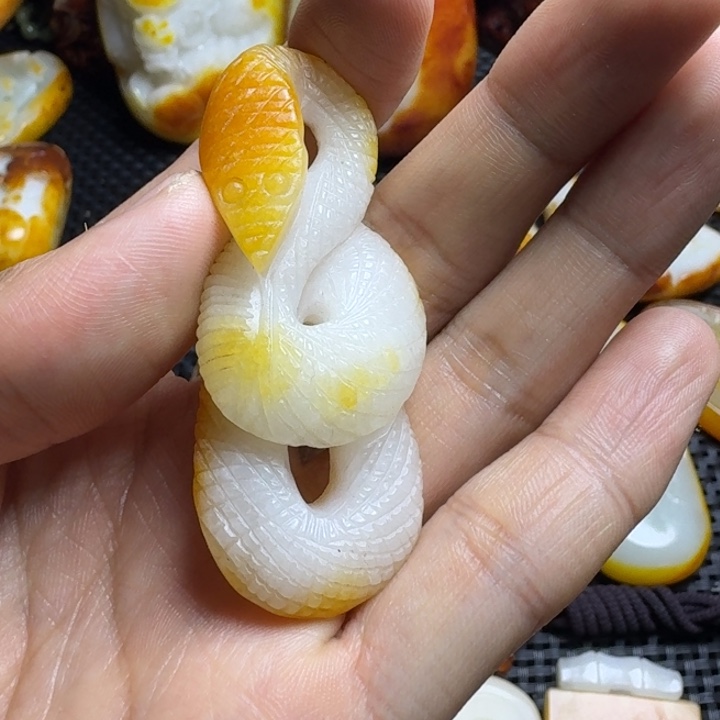 和田玉颈饰未镶嵌