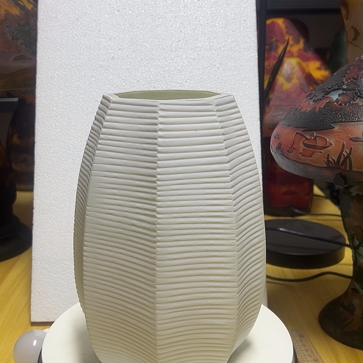 慧***慧琉璃手工艺品白瓷磨刻花瓶花器高24口9