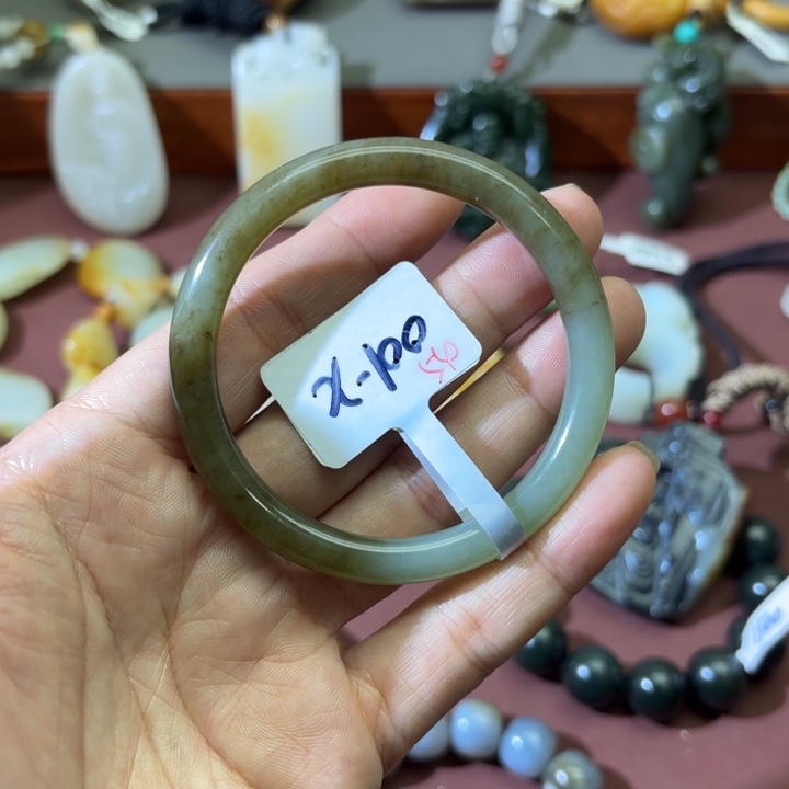 和田玉未镶嵌手镯