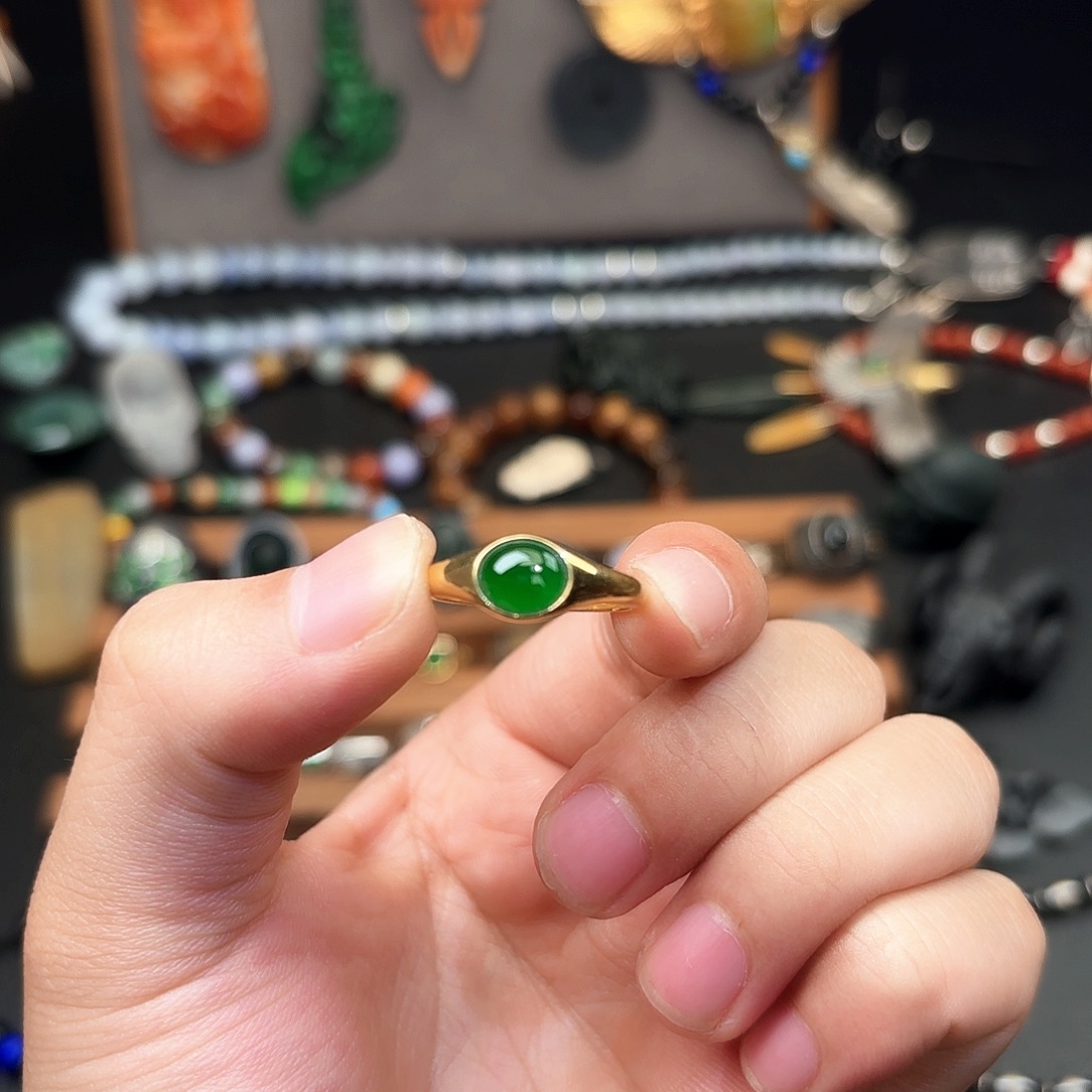 核***桃翡翠18K金镶嵌戒指