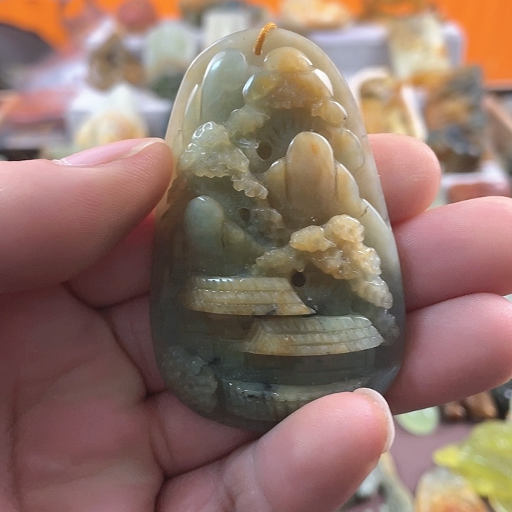 蛇纹石玉颈饰合金
