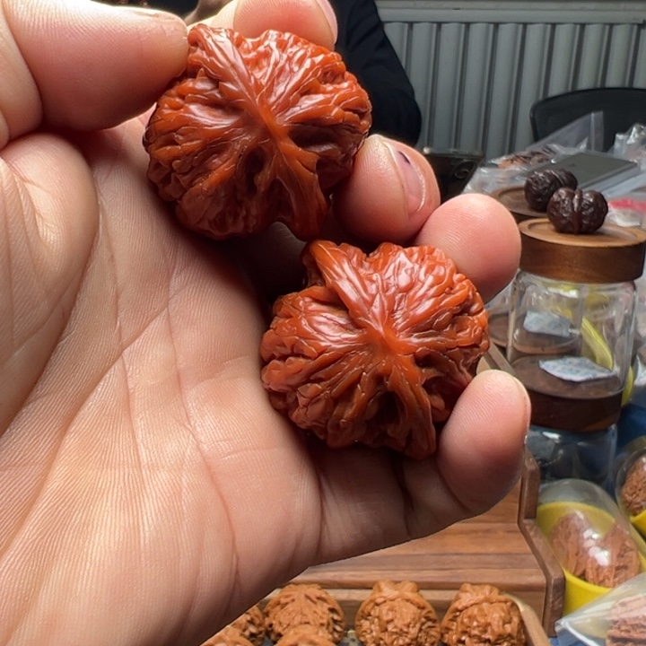 叉***哥文玩核桃把件磨盘狮子头