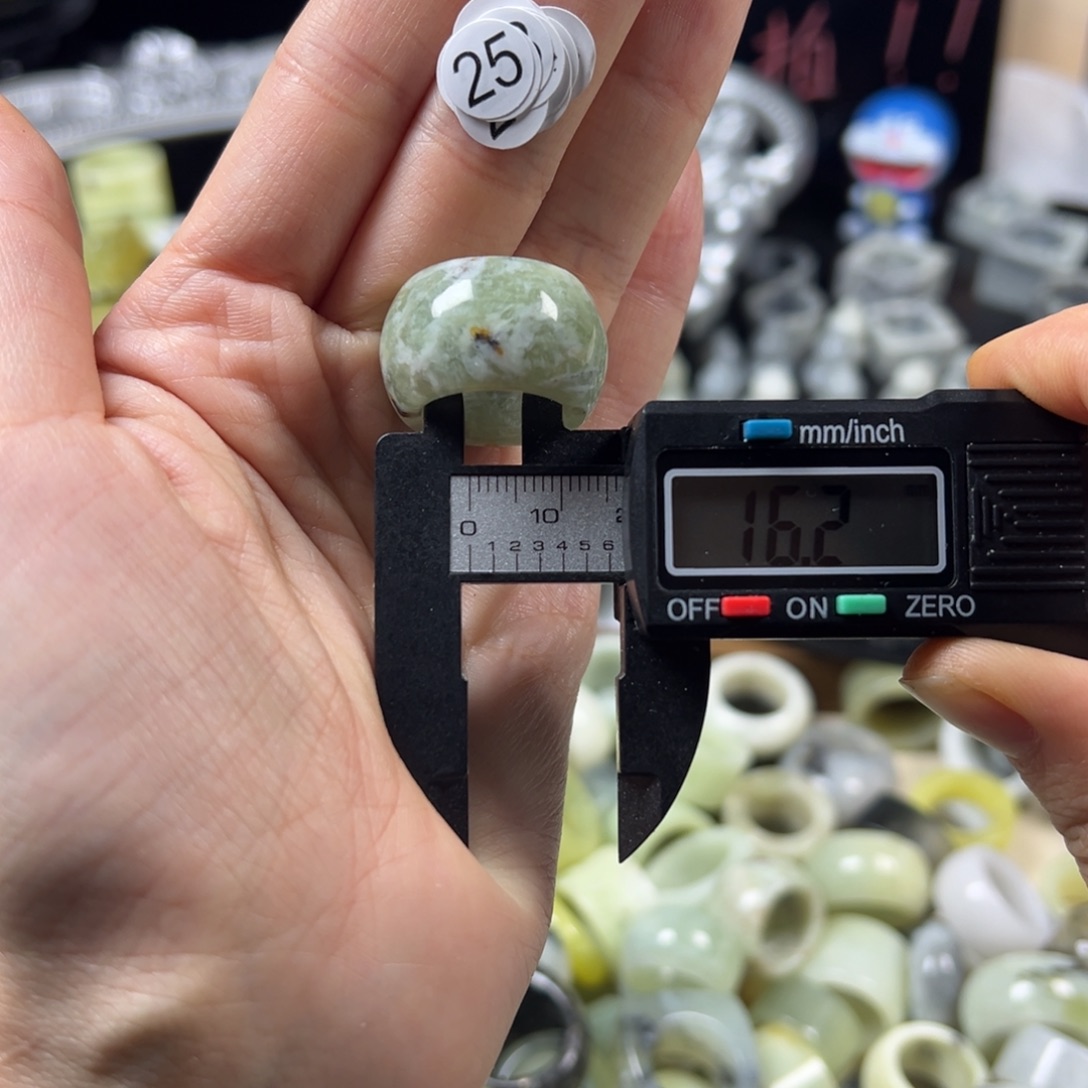 蛇纹石玉未镶嵌戒指