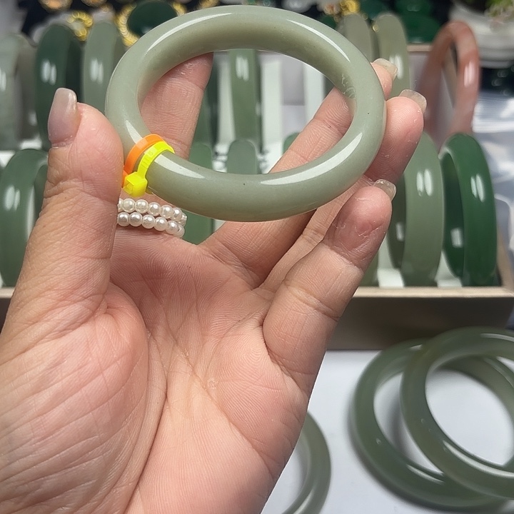 东陵石未镶嵌手镯