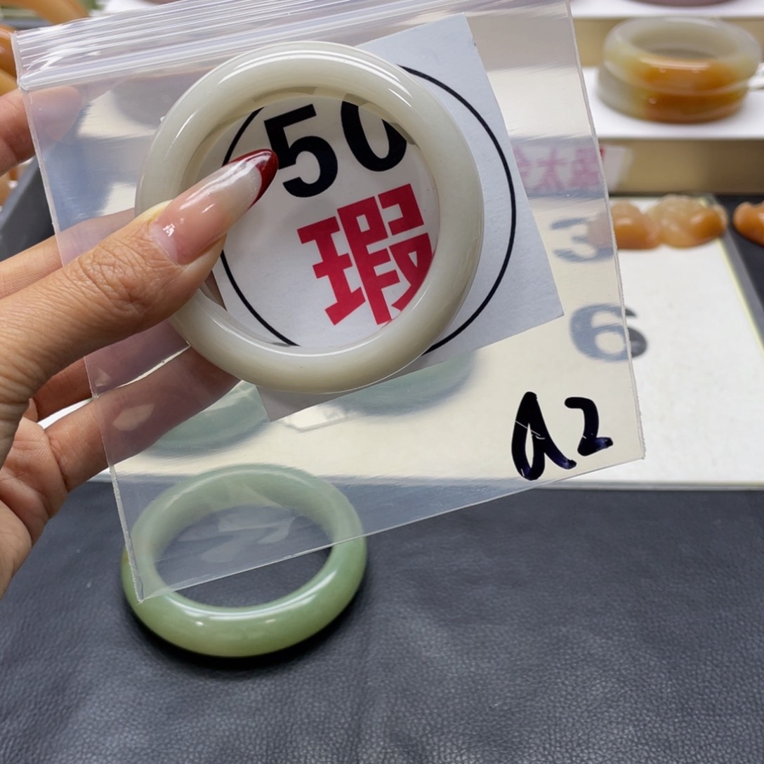 石英质玉手镯合金张****圈