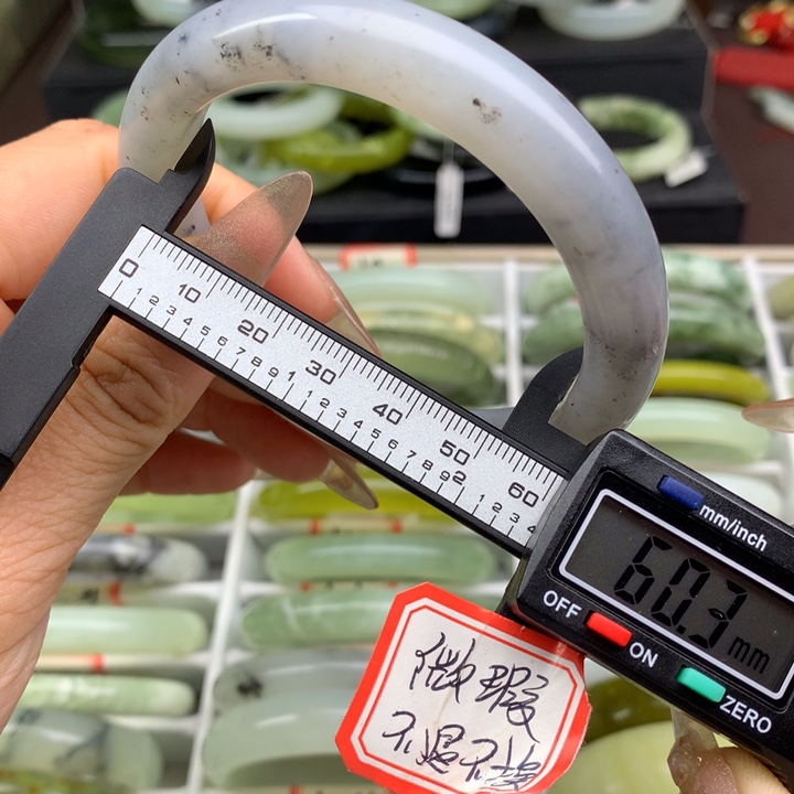 蛇纹石玉未镶嵌手镯1024