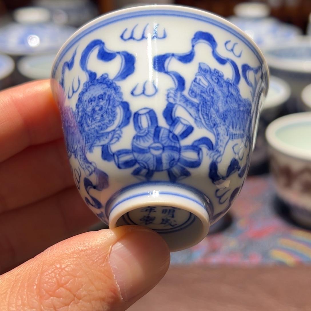 杯青花狮子戏球铃铛杯口径约6厘米
