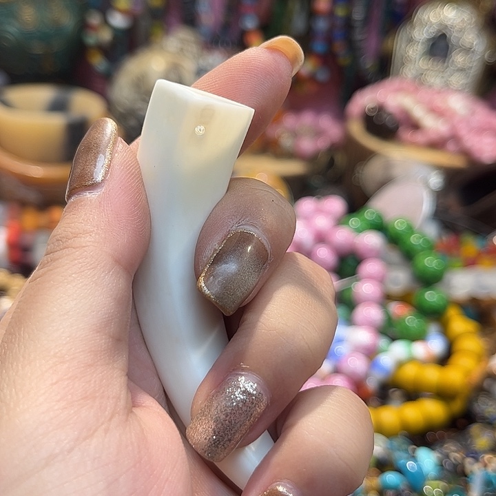 花岗石铁合金吊坠一个