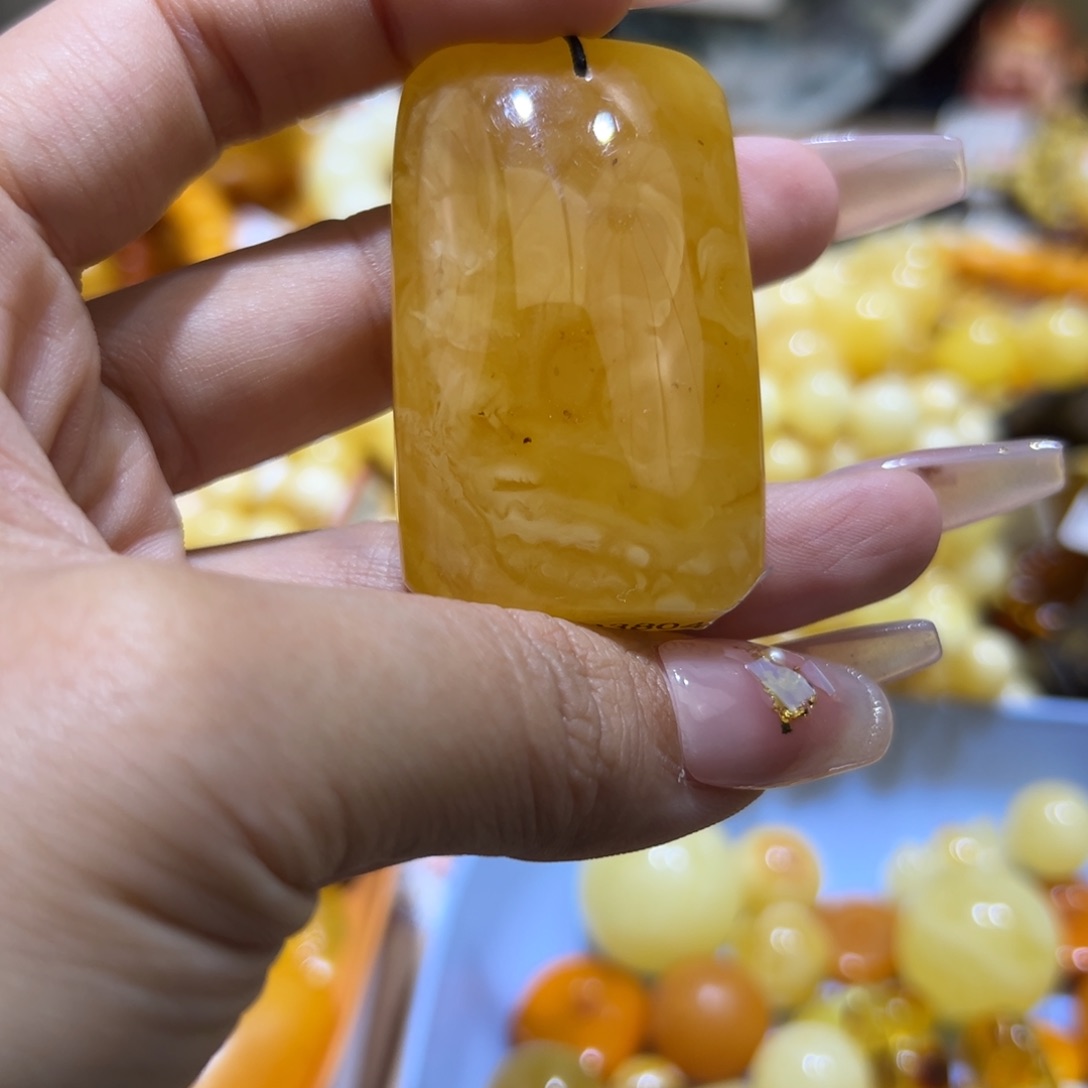 琥珀珠宝奇石未镶嵌