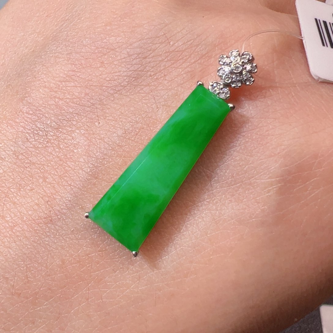 翡翠挂件18K金镶嵌翡翠