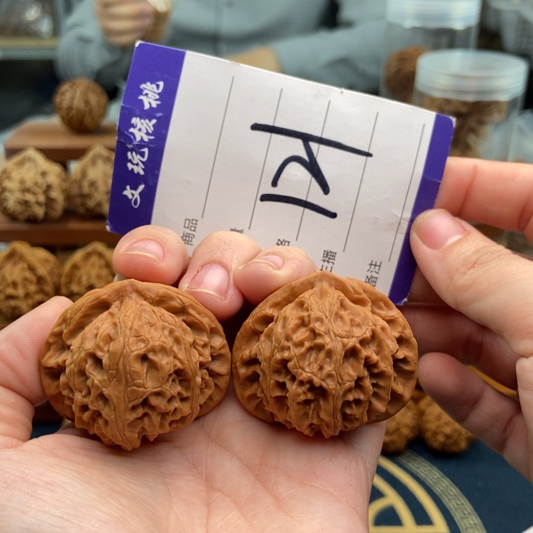 文玩核桃吊坠40宫灯