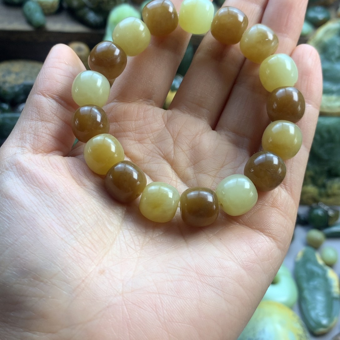 未镶嵌岫岩老玉（透闪石质玉）珠宝奇石老*董