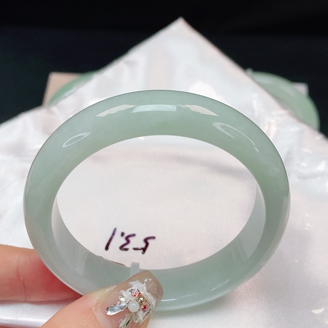 翡翠手镯未镶嵌小轮胎